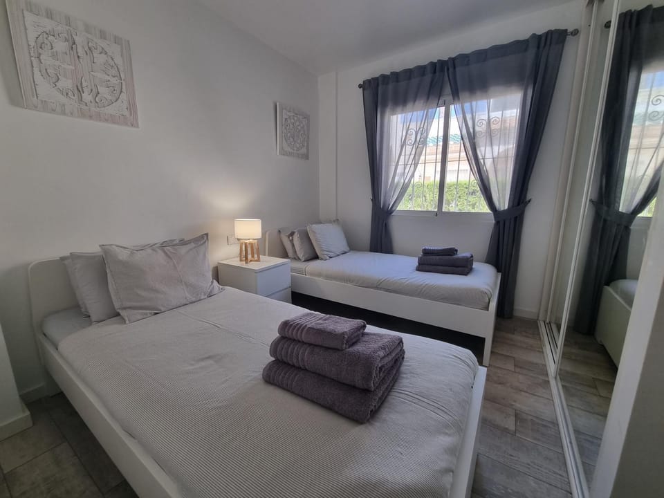 3 Bedroom Apartment Playa Flamenca La Zenia Apartment in Vega Baja del Segura