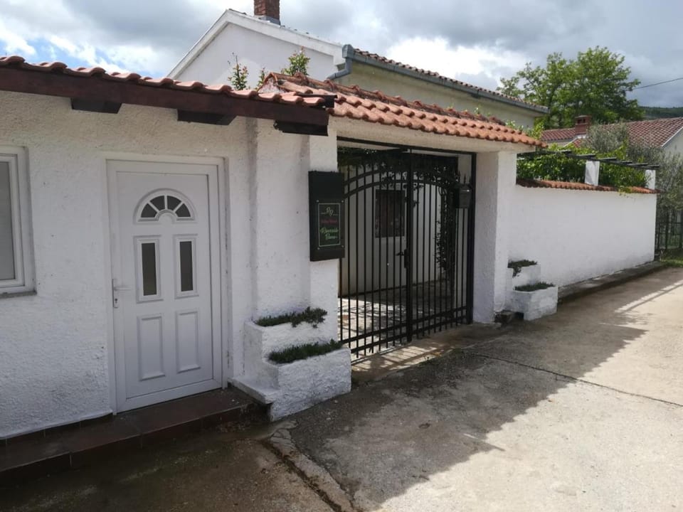 Patio, Facade/entrance