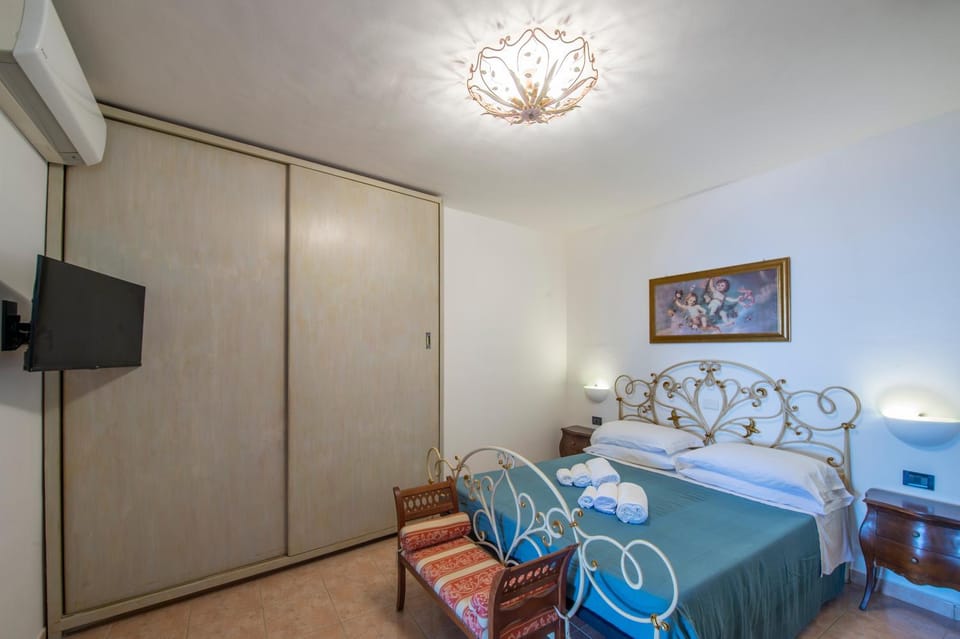 Bed, Bedroom, wardrobe