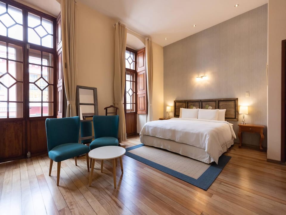 Bed, Seating area, Bedroom