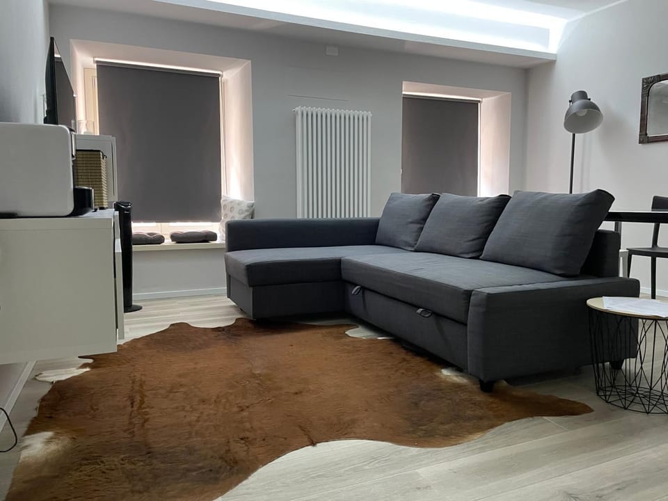 Communal lounge/ TV room, Living room, Seating area