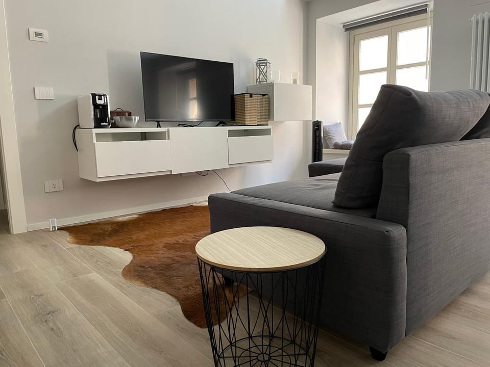 Communal lounge/ TV room, TV and multimedia, Living room