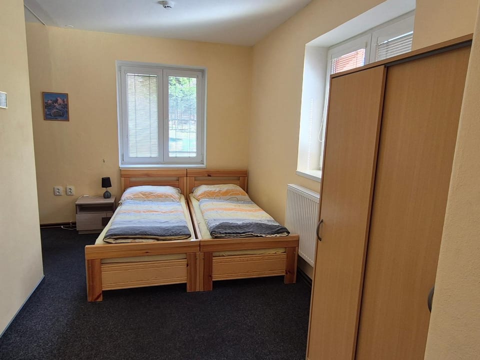 Bed, Photo of the whole room, wardrobe