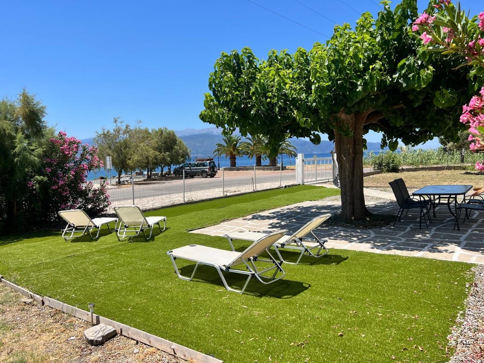 Nafpaktos PebBle Apartments in Marathias House in Greece