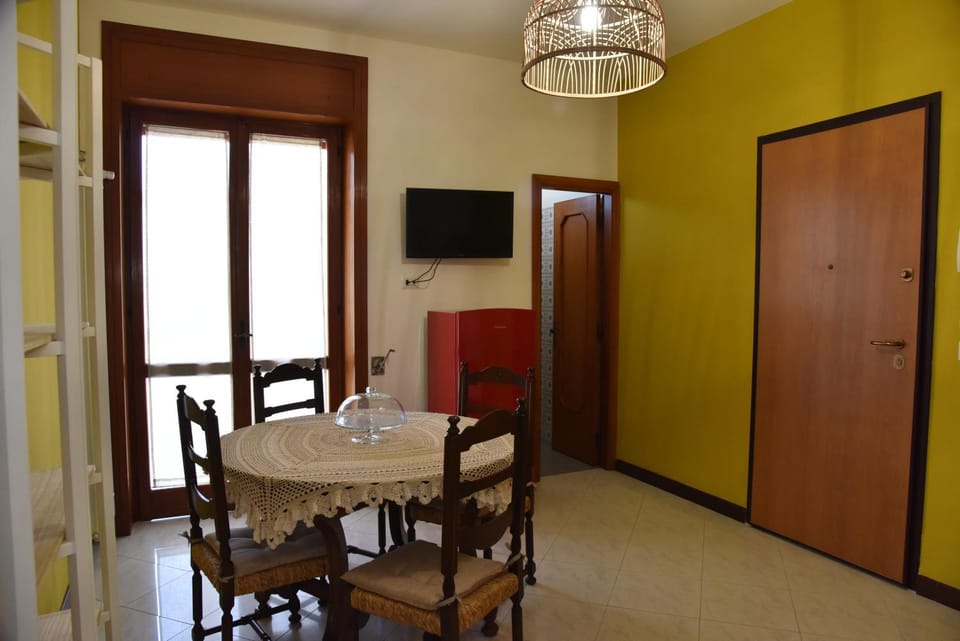 TV and multimedia, Living room, Dining area