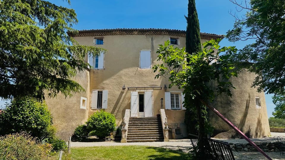 Peaceful retreat in Drome Provencale Castel Apartment in Provence-Alpes-Côte d'Azur