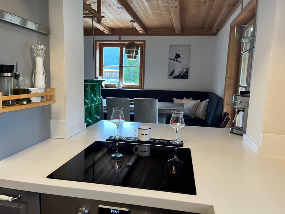 Kitchen or kitchenette, Dining area, Communal kitchen