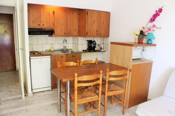 HYERES STUDIO 35m² Balcon Apartment in Hyères