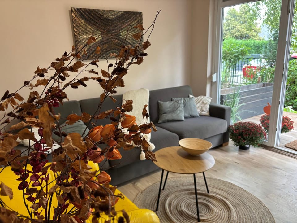Garden, Living room