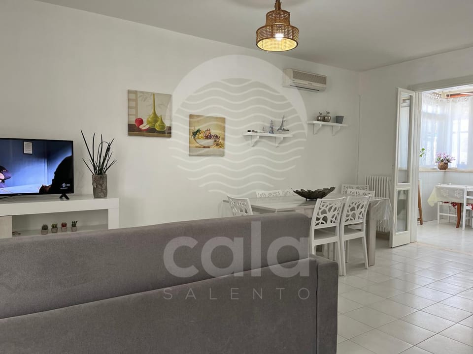 Communal lounge/ TV room, Living room, Seating area, Dining area, air conditioner