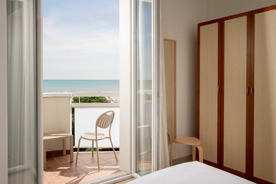 Balcony/Terrace, Photo of the whole room, Bedroom, Sea view