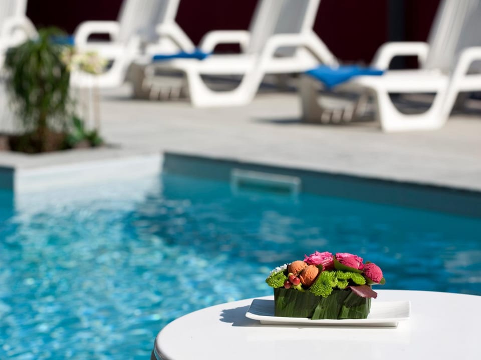 Decorative detail, Swimming pool, Swimming pool