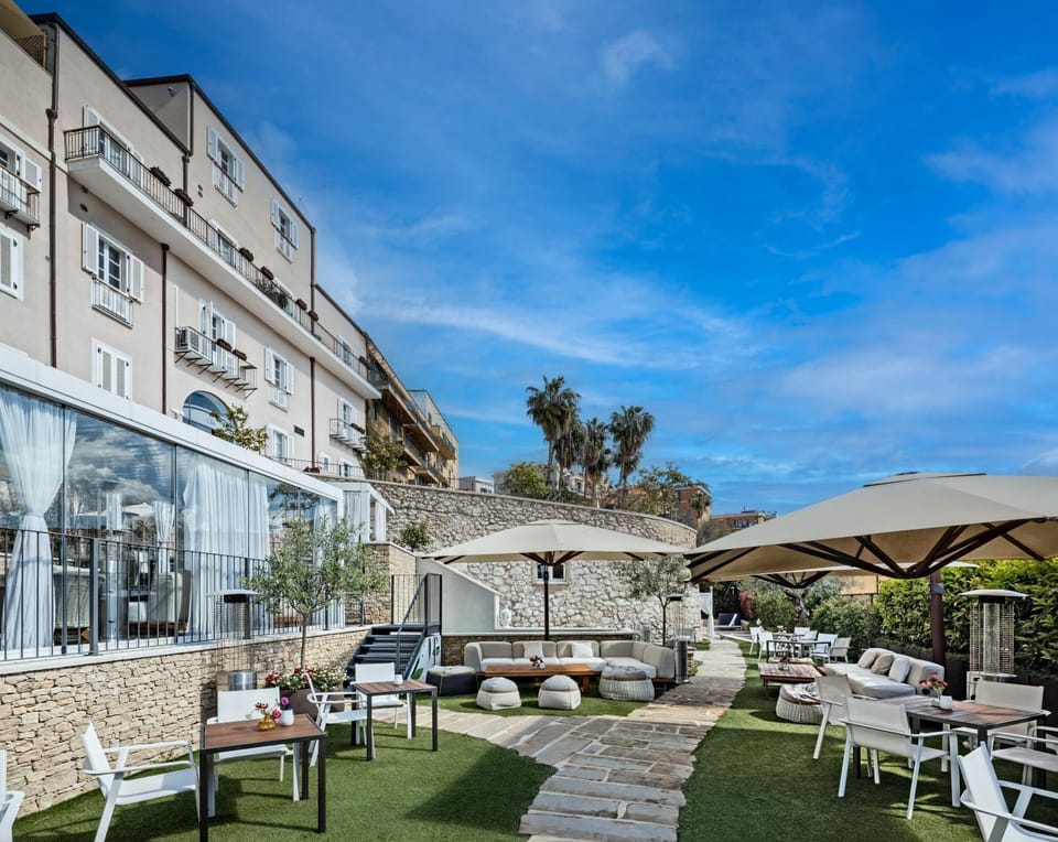 Restaurant/places to eat, Garden, Garden view
