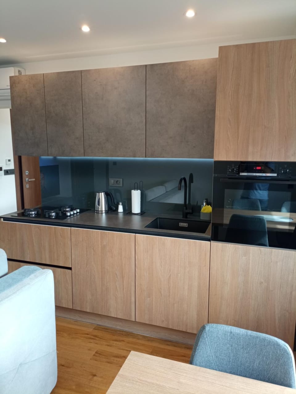 dishwasher, pet friendly, stove, kitchen