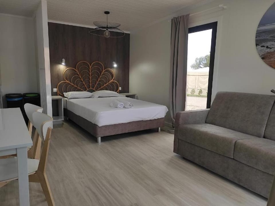 Kitchen or kitchenette, Living room, Bedroom