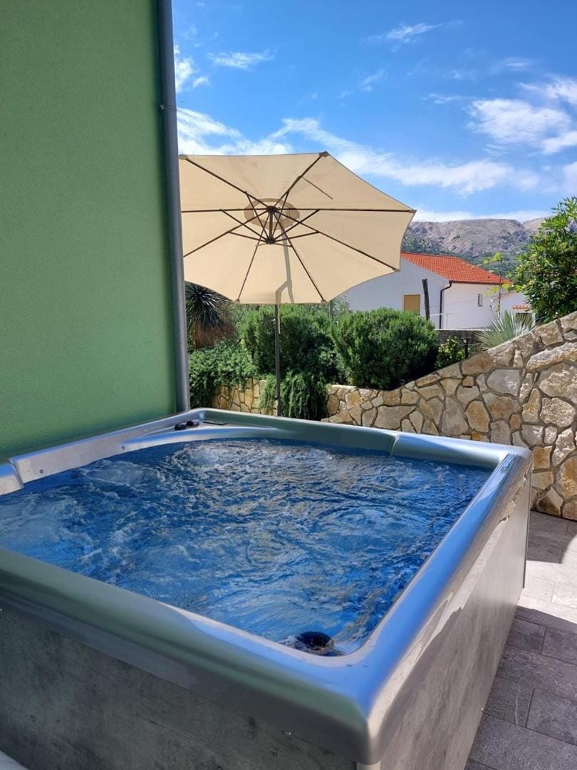 House Zrile with garden and jacuzzi Apartment in Lika-Senj County