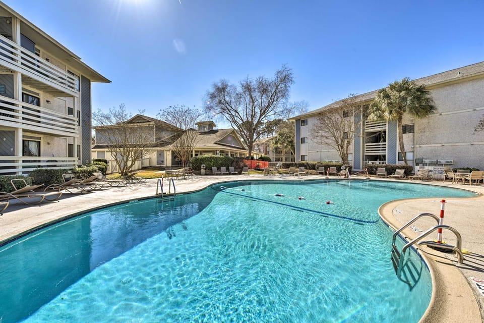 2 Blocks to Beach: Hilton Head Condo, Pool, Tennis House in Hilton Head Island