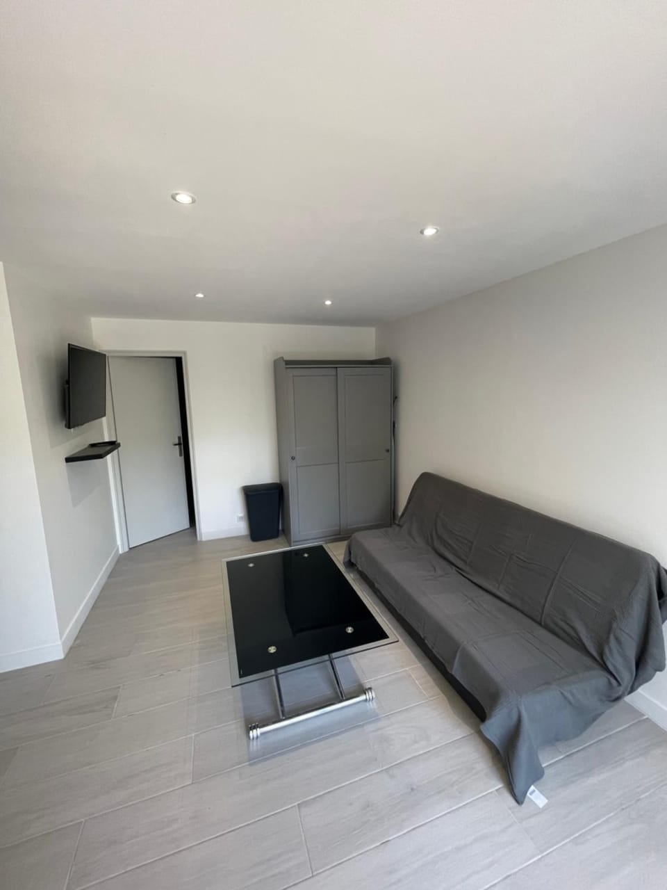 Studio en bas de villa avec piscine proche bord de mer Apartment in Cagnes-sur-Mer