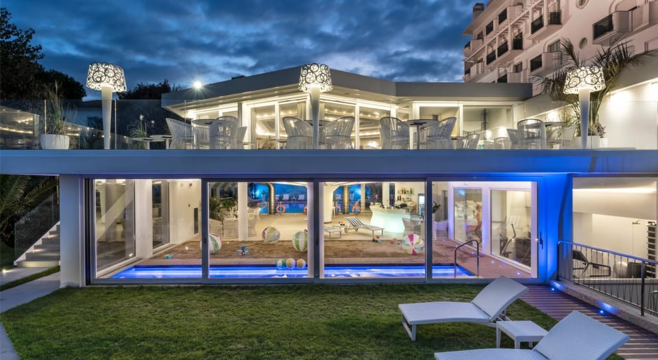 Property building, Patio, Facade/entrance, Activities, Garden, Balcony/Terrace, Other, Area and facilities, Swimming pool, Sunset