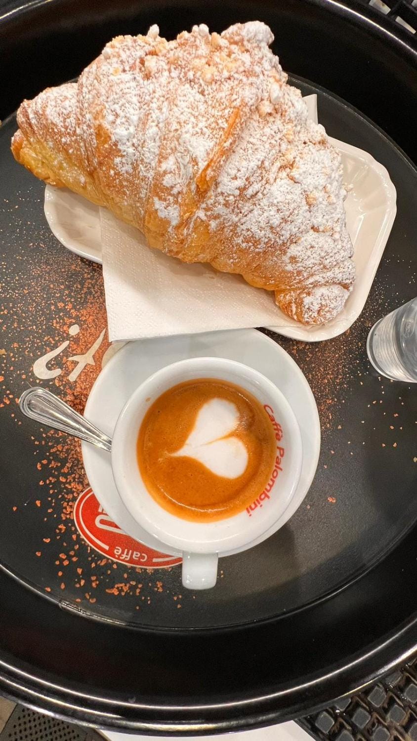 Lounge or bar, Food and drinks, Food, Breakfast