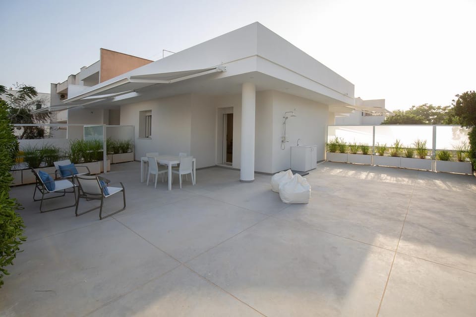 Property building, Patio, Garden, View (from property/room), Garden view