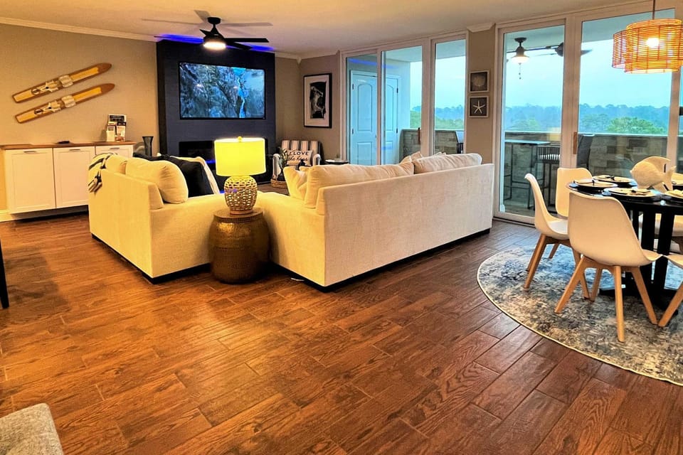 Relax and Recharge Lake Hamilton Condo with Pool Apartment in Rockwell