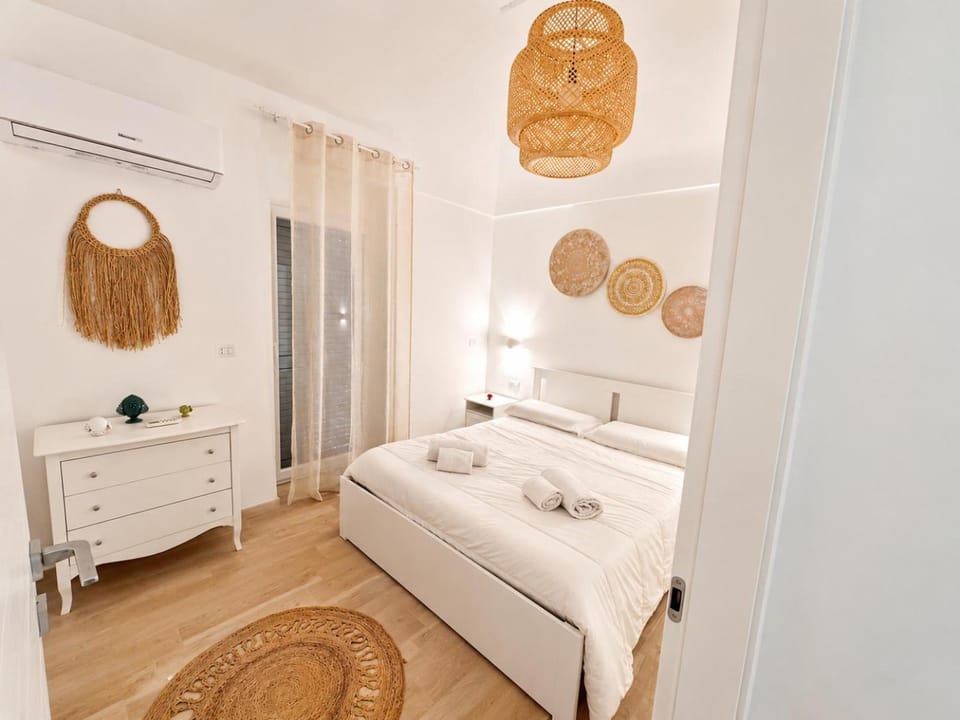 Bed, Bedroom, air conditioner