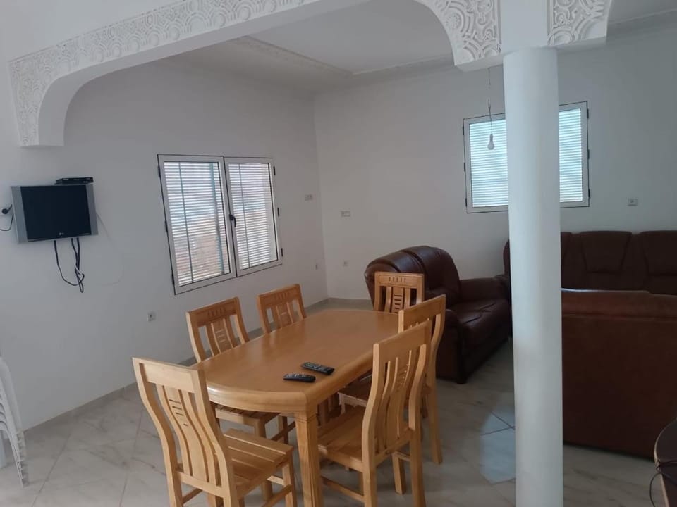 Communal lounge/ TV room, Living room, Dining area