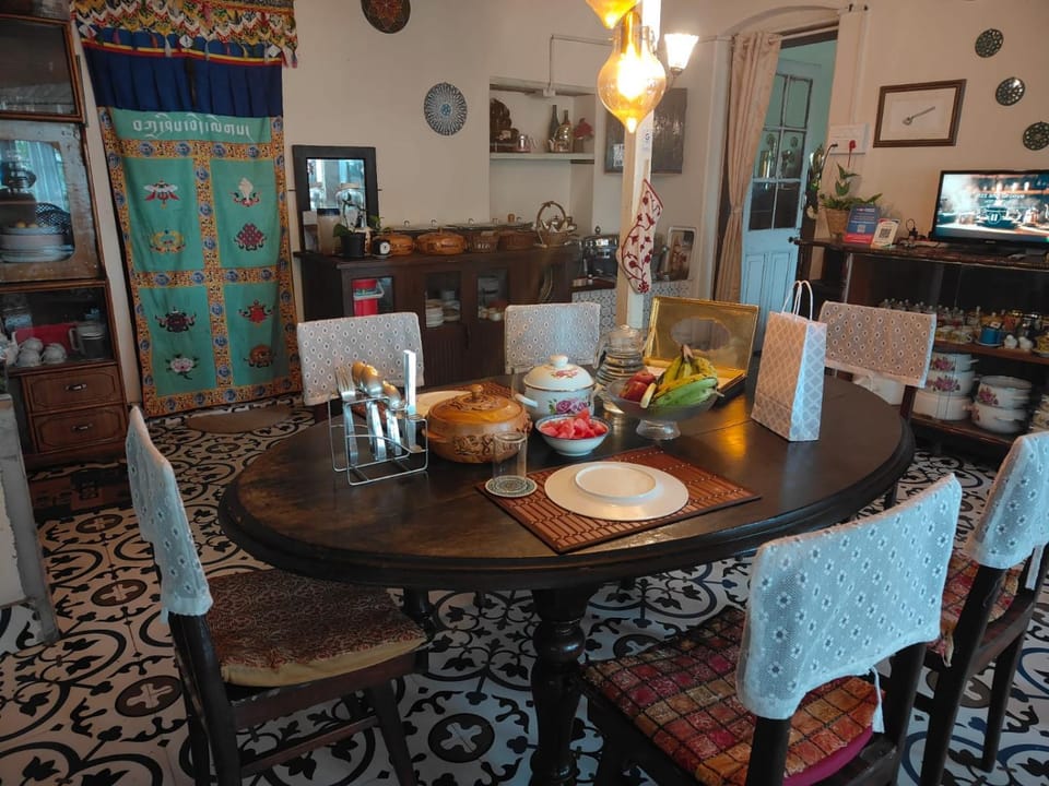 Restaurant/places to eat, Food and drinks, Breakfast
