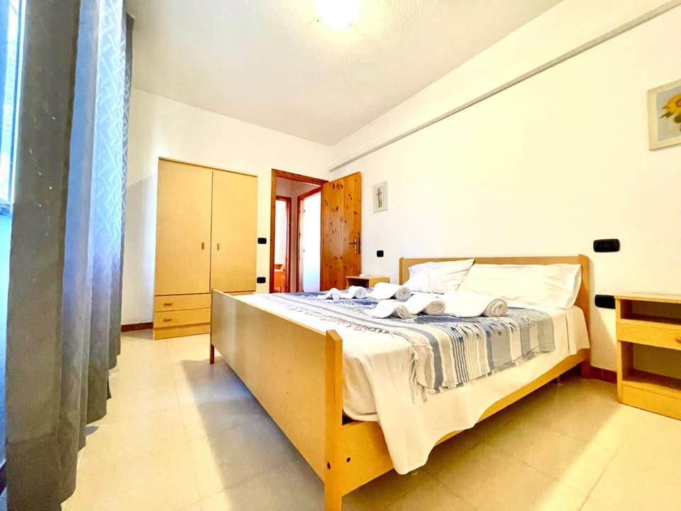 Bed, Bedroom, towels, wardrobe, air conditioner