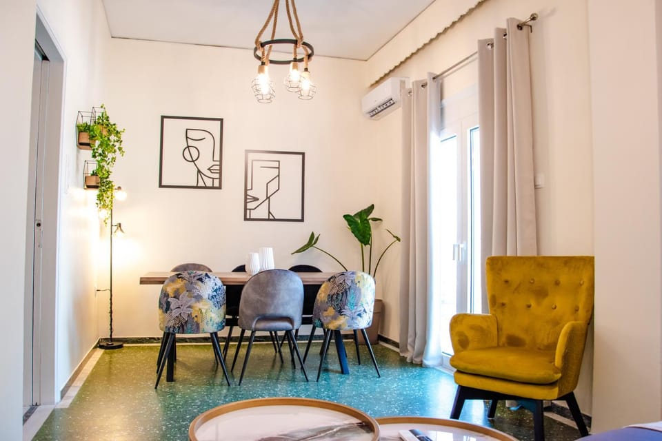 Living room, Dining area