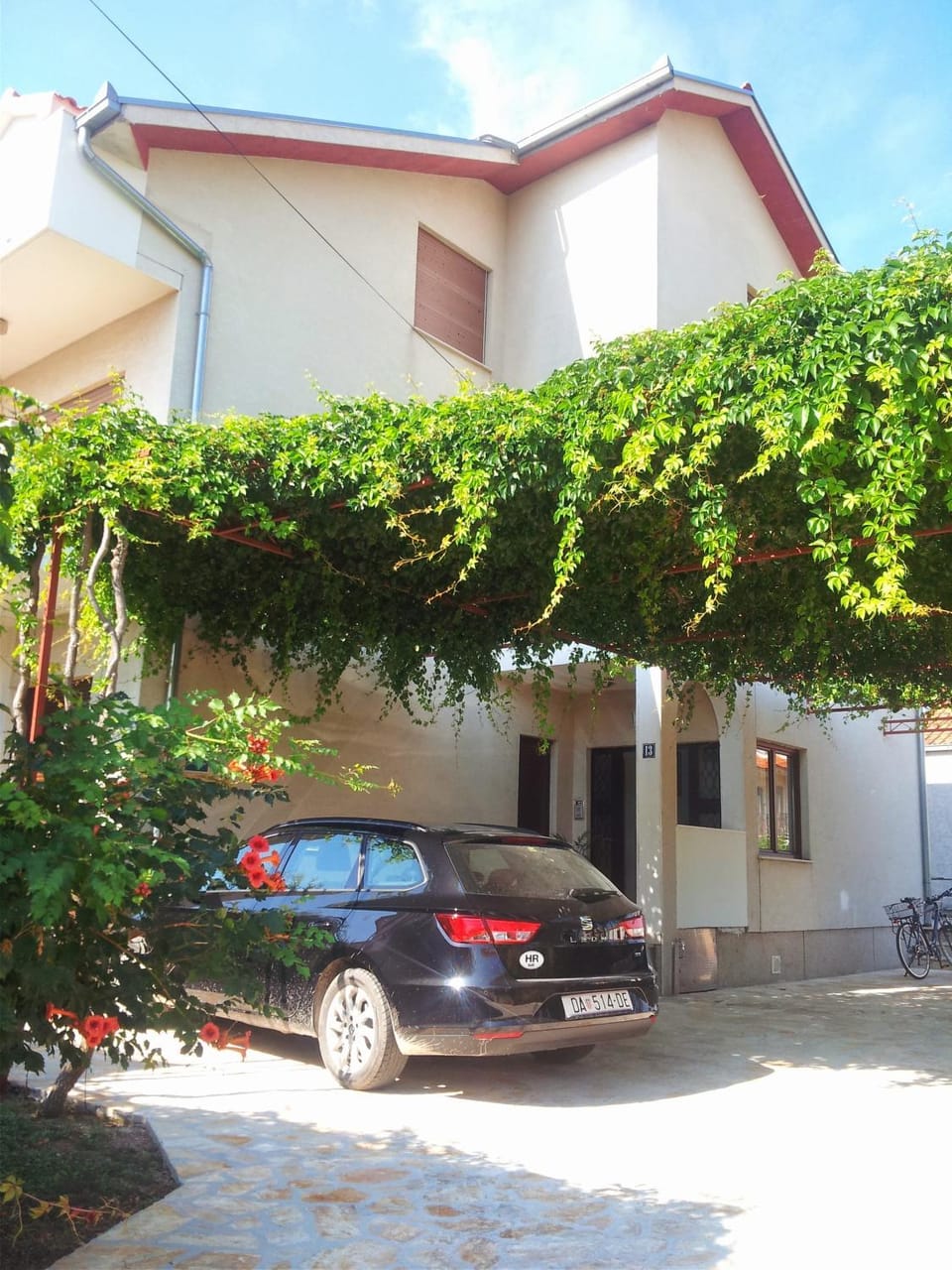 Facade/entrance