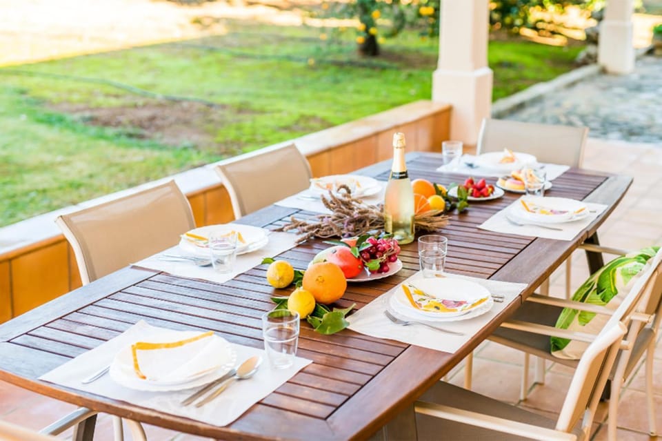 Dining area, Food