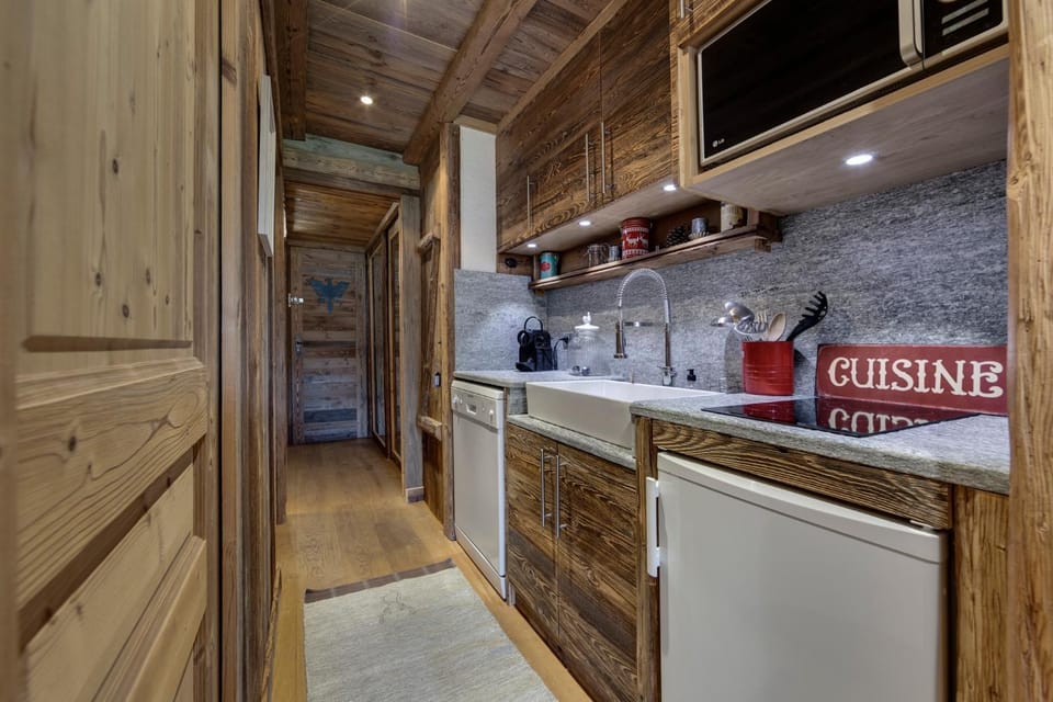 Kitchen or kitchenette, kitchen