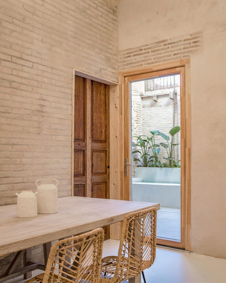 Patio, Dining area, Swimming pool
