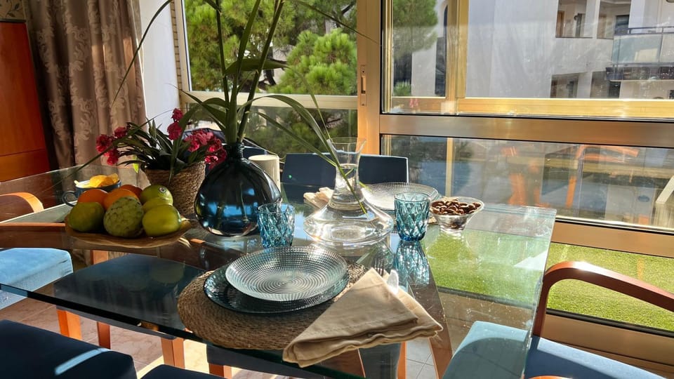 Living room, Dining area, Meals, Breakfast