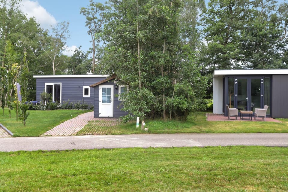 Property building, Facade/entrance, Garden