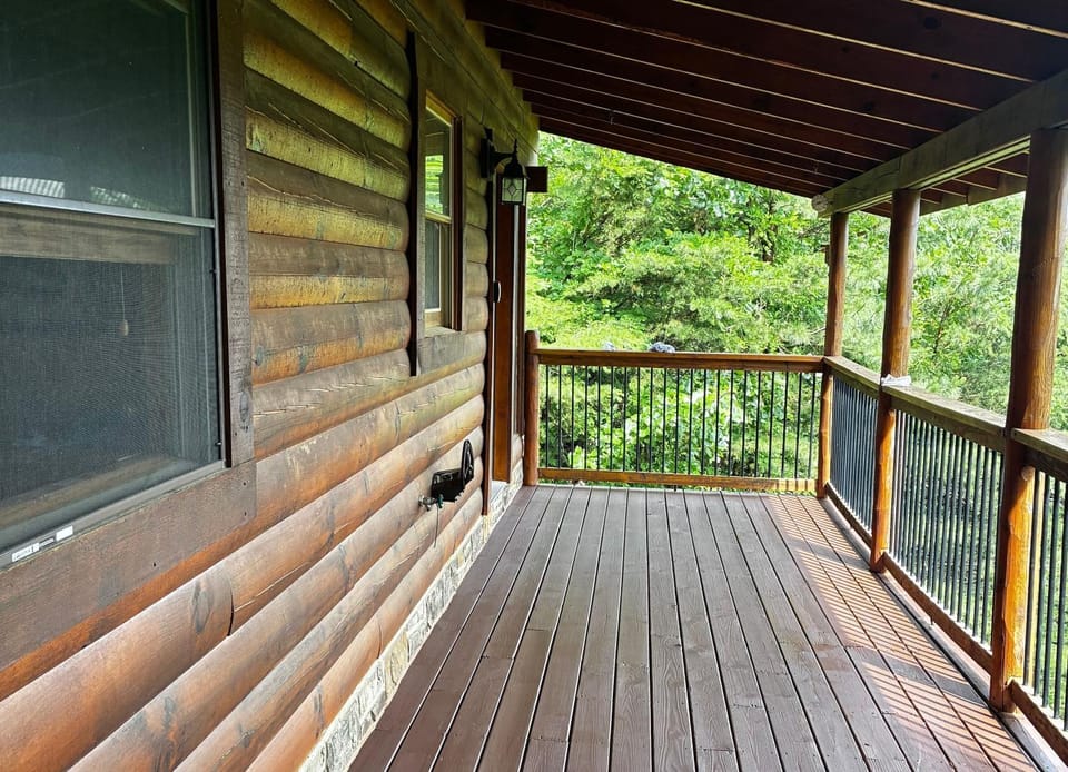 Absolutely Perfect Cabin by Staycating Partners Cabin in Sevier County