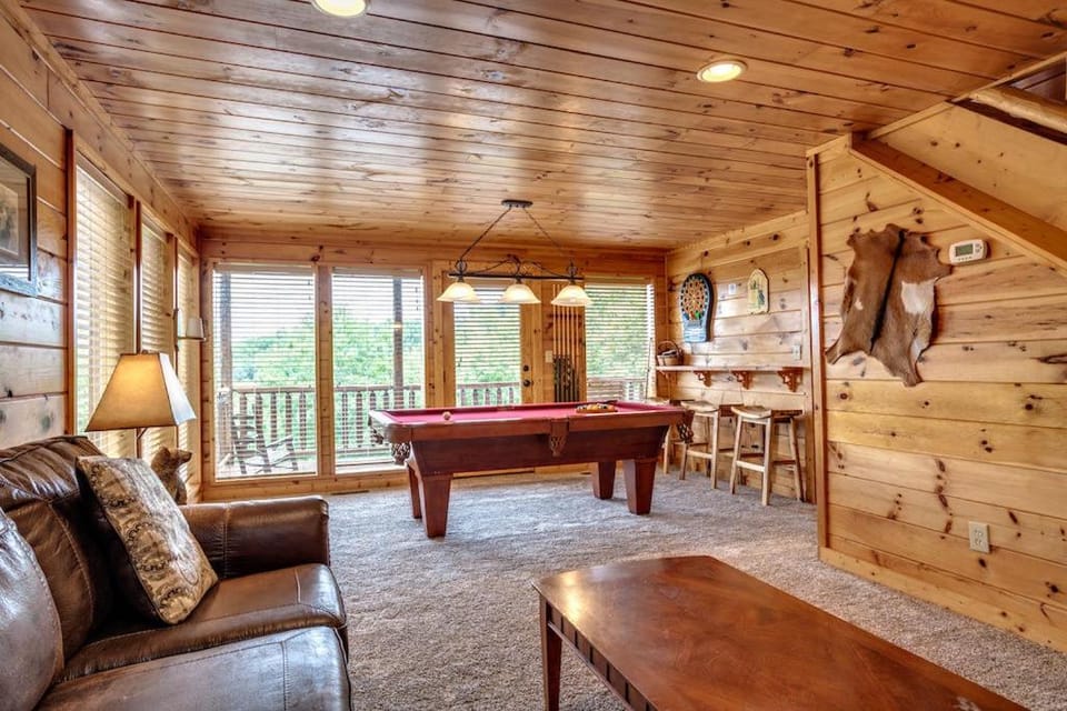 Absolutely Perfect Cabin by Staycating Partners Cabin in Sevier County