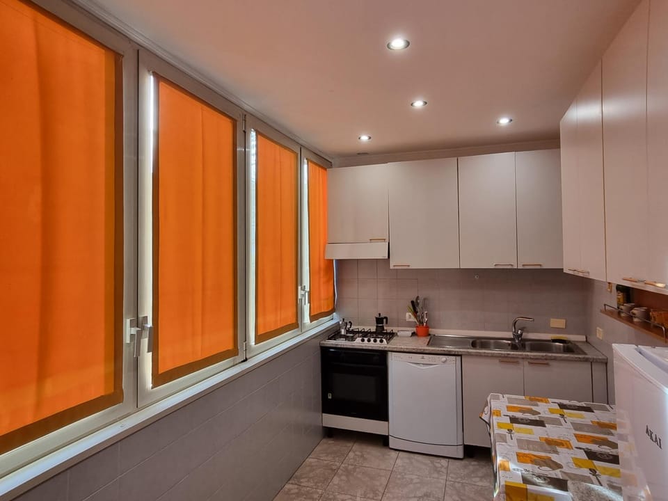 Kitchen or kitchenette, Breakfast, kitchen, kitchen