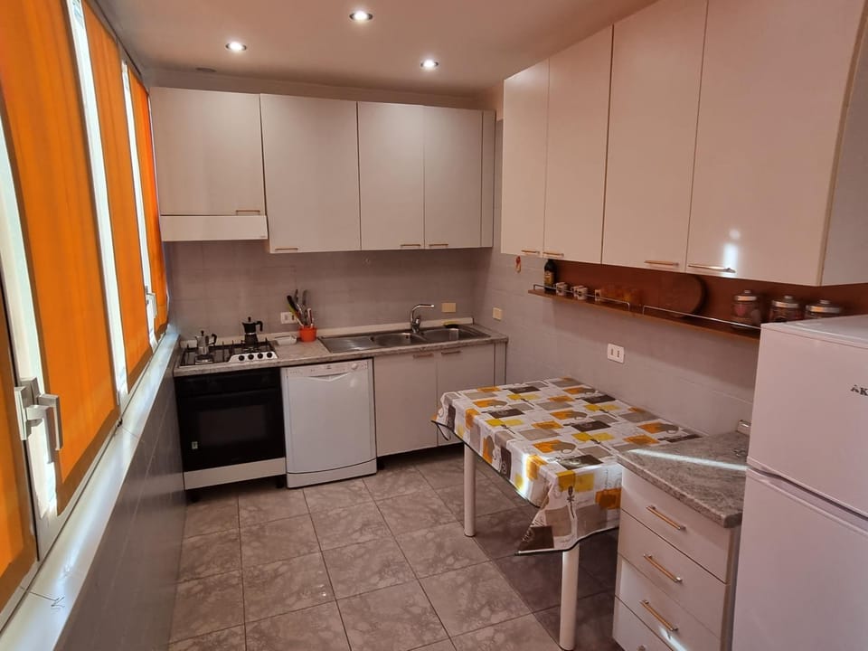 Kitchen or kitchenette, Dining area, Breakfast, kitchen, kitchen