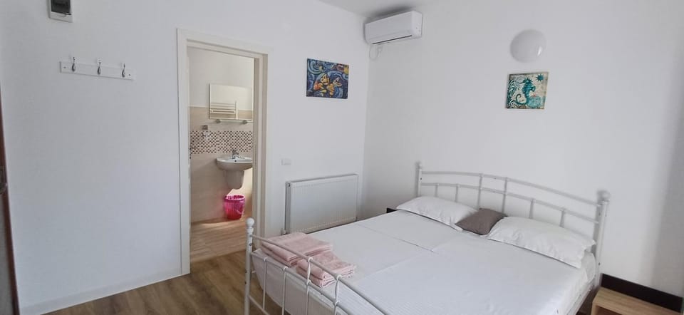 VILA COSMIN Bed and Breakfast in Eforie Nord