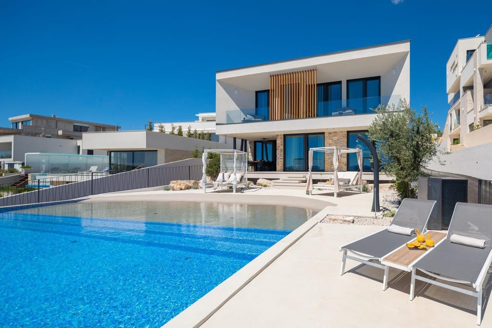 Property building, Swimming pool
