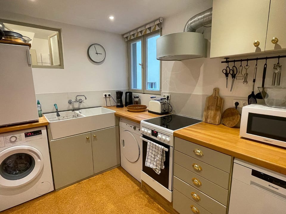 Kitchen or kitchenette