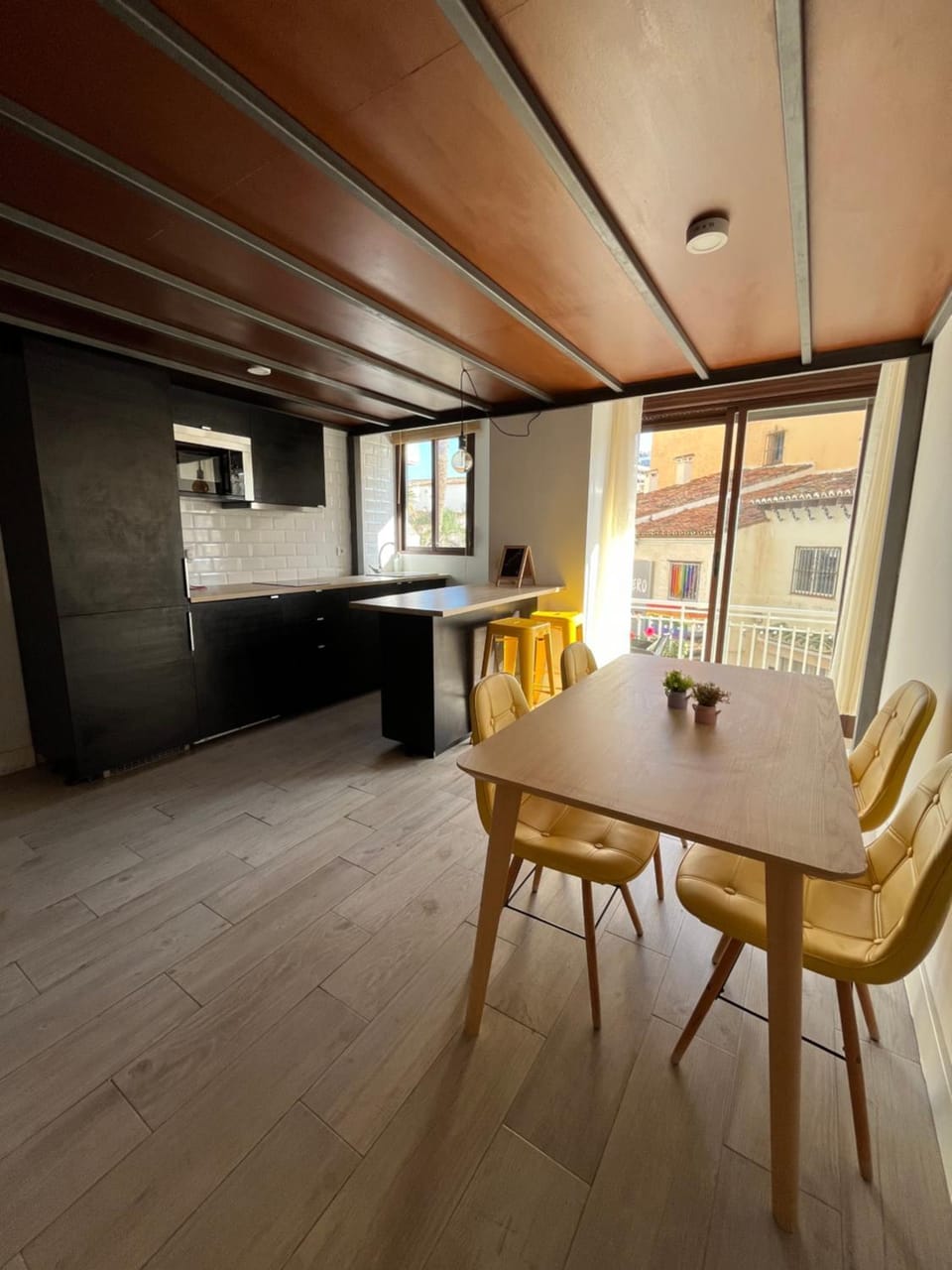 Seating area, Dining area