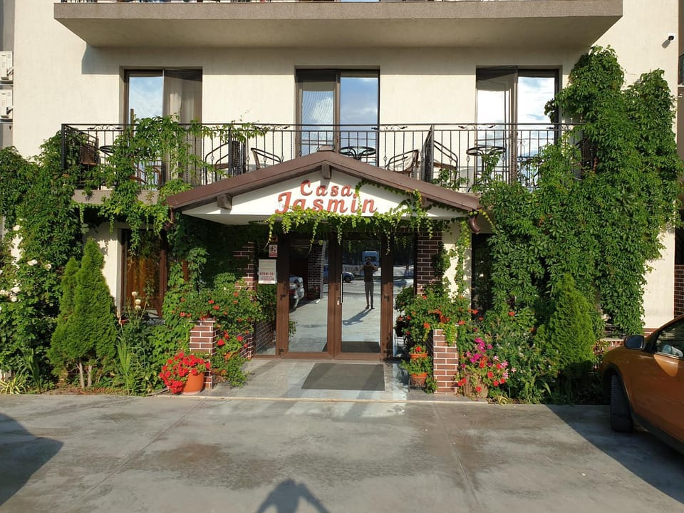 Property building, Facade/entrance