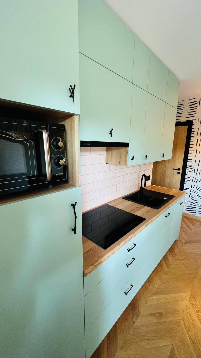 Kitchen or kitchenette, Communal kitchen