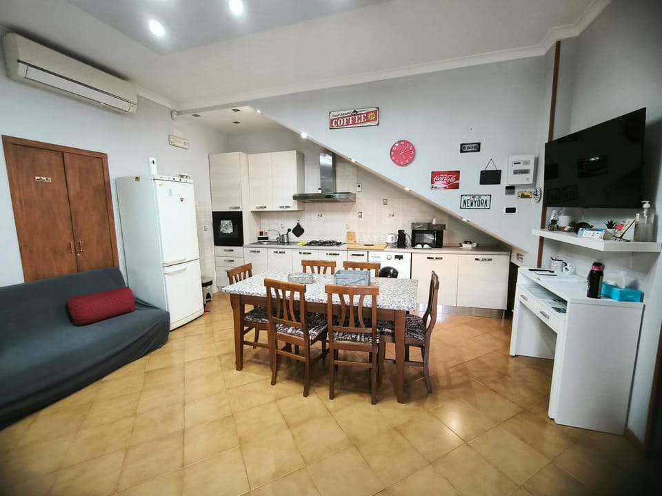 TV and multimedia, Living room, Lounge or bar, Seating area, Dining area, oven, stove, kitchen