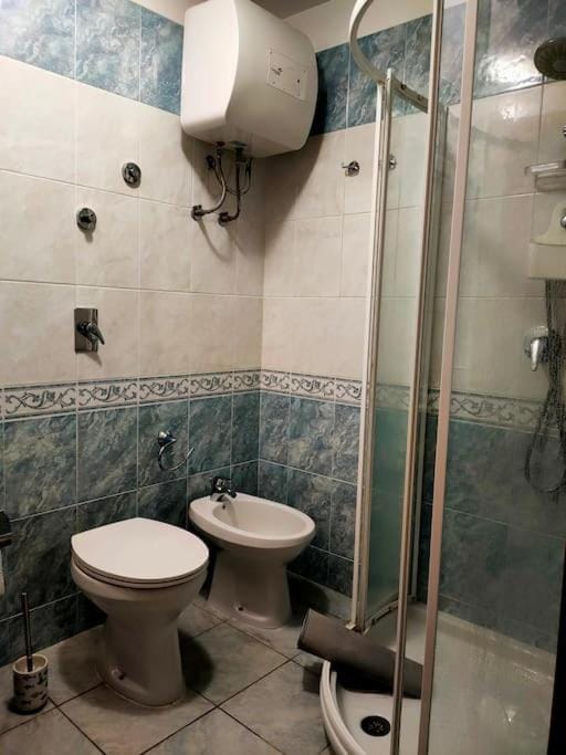 Shower, Toilet, bidet