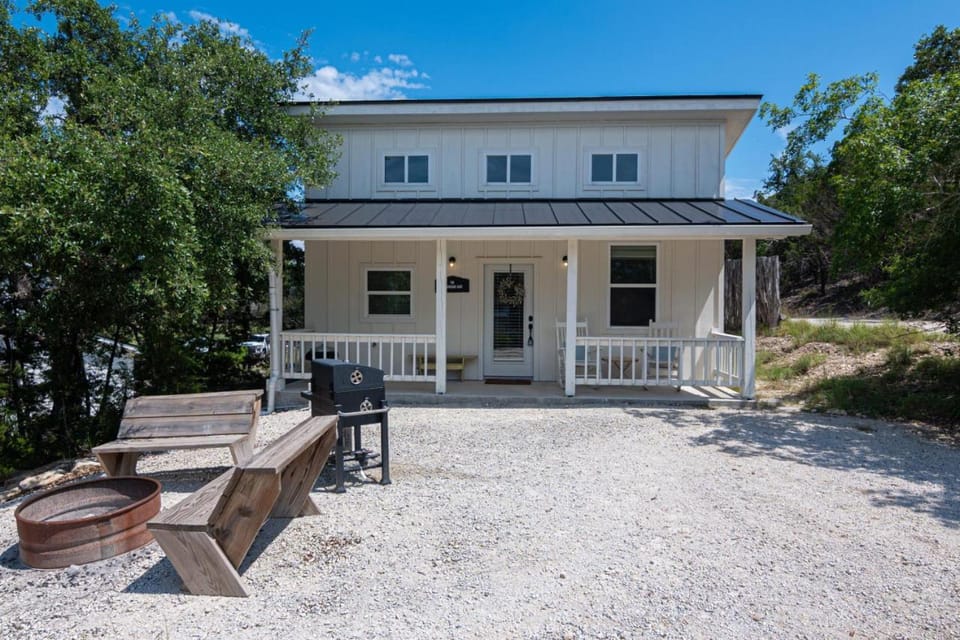 Hummingbird Haus - Hill country views on 20 acres with firepit House in Spring Branch